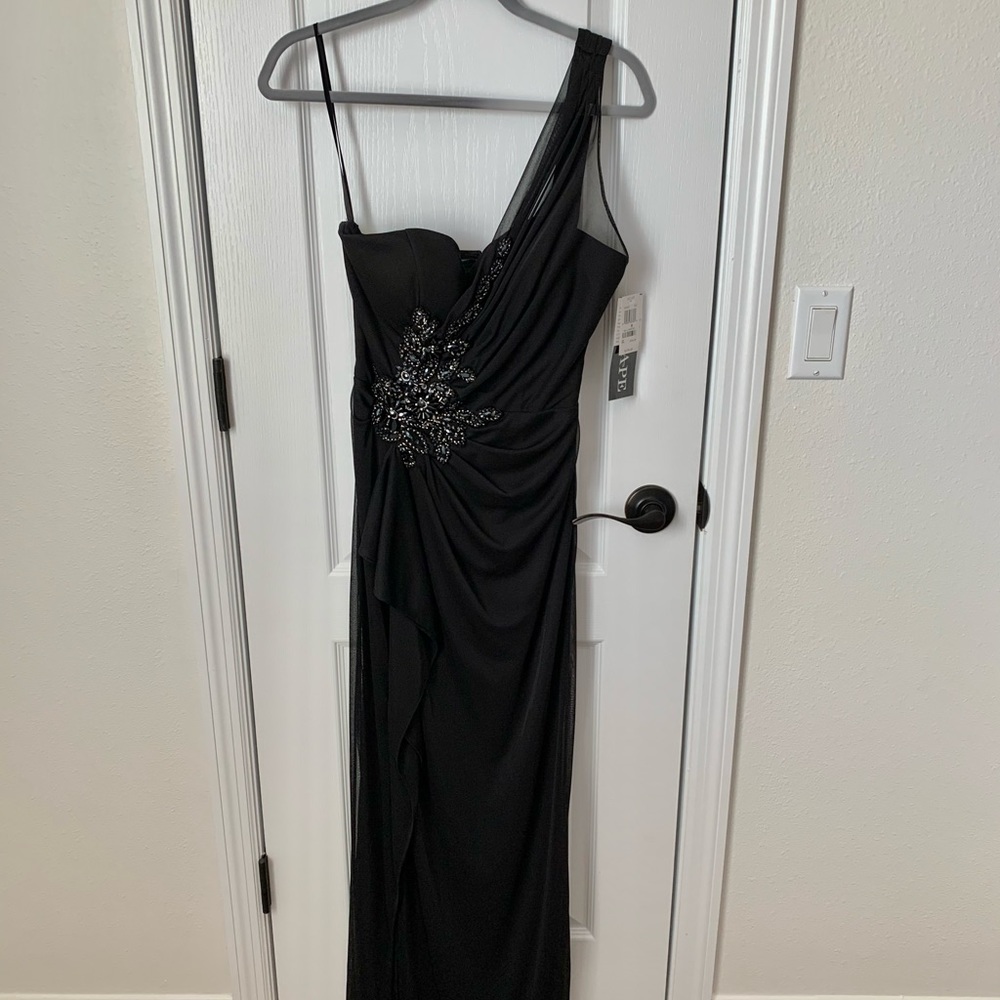 NWT Xscape one shoulder gown
